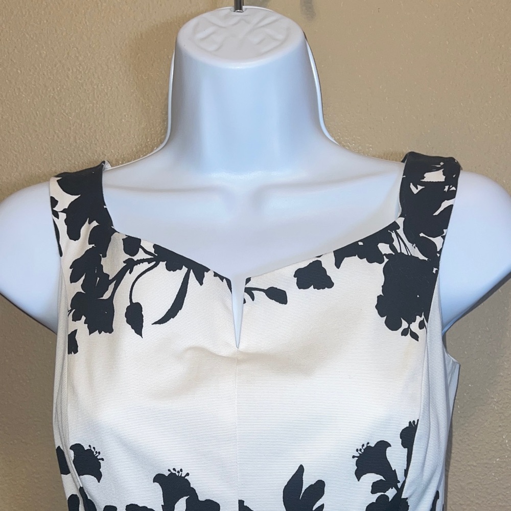 White House Black Market Floral Fit & Flare Mini Dress SZ 2 B&W Sleeveless - Picture 6 of 16